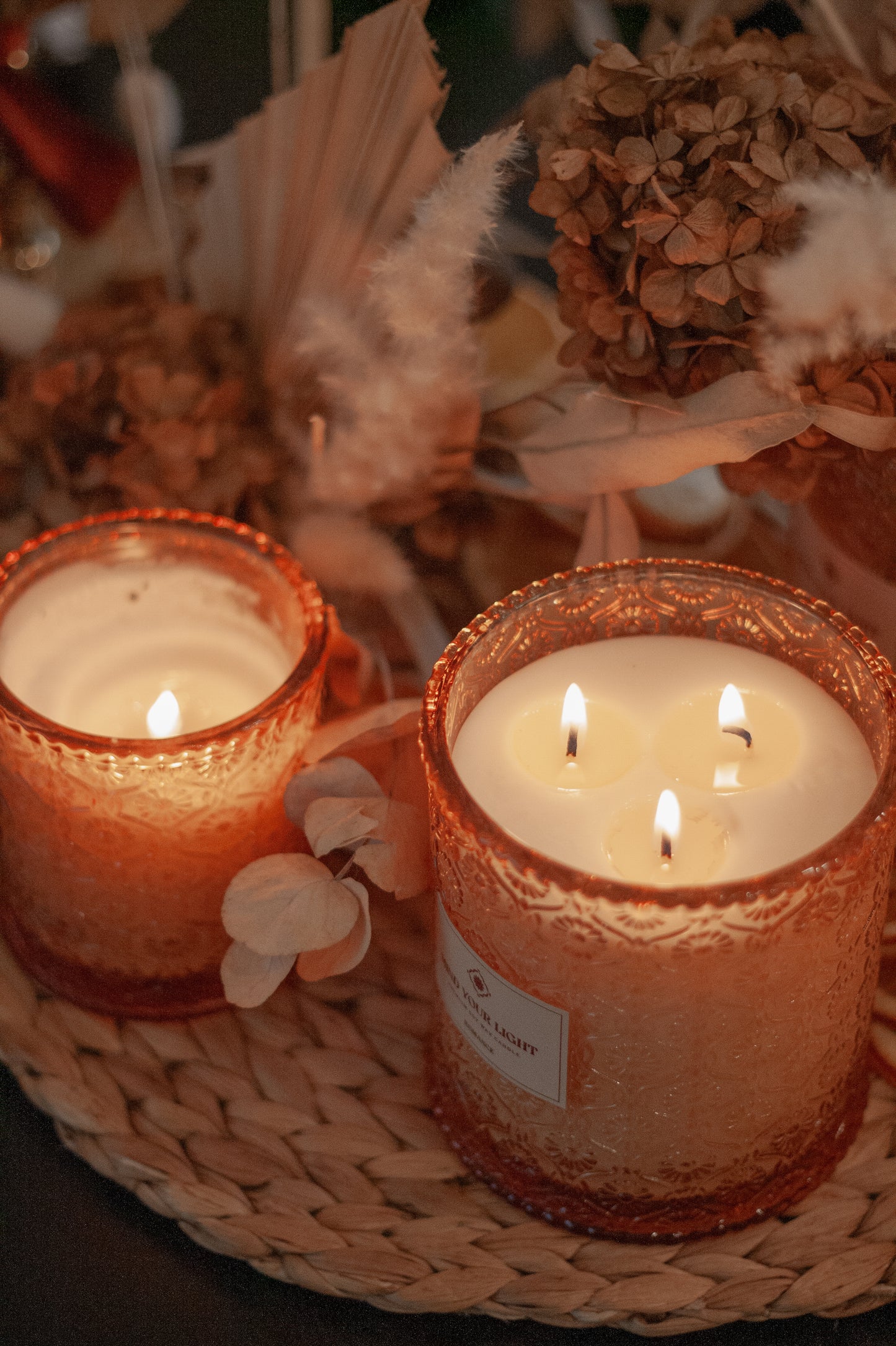 ROMANCE lielā svece ar ziedu ieliktni